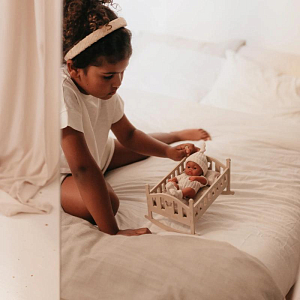 Кукла с кроваткой Mrs. Ertha "Joy Little Daisys", очарование маргариток, 20 см